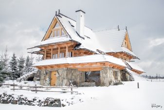 Villa Gorsky-snow-wooden-house