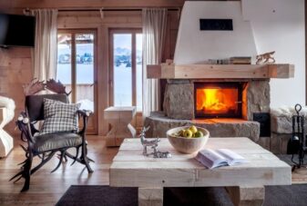 VillaGorsky_livingroom_winter_fireplace
