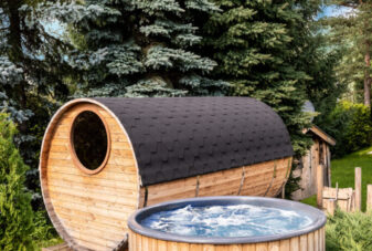 VillaGorsky_garden_tub_sauna_summer